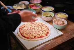 BEEK - Classico 70 - pizzaoven inclusief Hoes Pizzaschep en ovenborstel - houtgestookt - Rood - tot 2 pizza's tegelijk — thumbnail 4