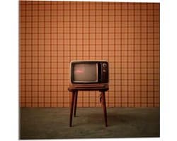 Acrylglas - Oude Televisie op Krukje voor Oranje Muur - 50x50cm Foto op Acrylglas (Wanddecoratie op Acrylglas)
