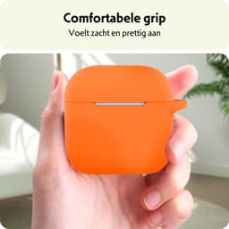 Hoesje Geschikt voor Apple AirPods 5 - Siliconen Hoes met Clip - Silicone Case Cover - Oranje — thumbnail 4