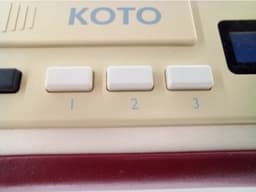OER Dementie Radio (DAB+/FM/Bluetooth) - Retro Radio voor Ouderen met Dementie - Werkt op Stroom & Accu - Traditionele Volume Draaiknop - 3 Geheugenknoppen voor Radiozenders - Verborgen Instellingen Menu - Stijlvol Bordeaux Rood — thumbnail 5