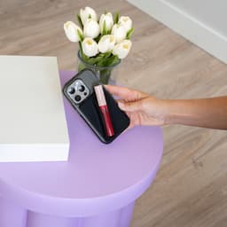 xoxo Wildhearts Lipgloss houder (zwart) - geschikt voor MagSafe Apple iPhone 12 / 13 / 14 / 15 / 16 / Mini / Pro / Pro Max / Plus - siliconen - Magnetische lippenstift houder telefoon - telefoonbutton - Lipstick holder - zwart — thumbnail 5
