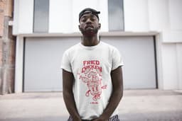 Shirt - Fried chicken - Wurban Wear | Grappig shirt | Dieet | Unisex tshirt | Fast food | Airfryer | Sport | Verwenpakket | Wit & Zwart — thumbnail 2