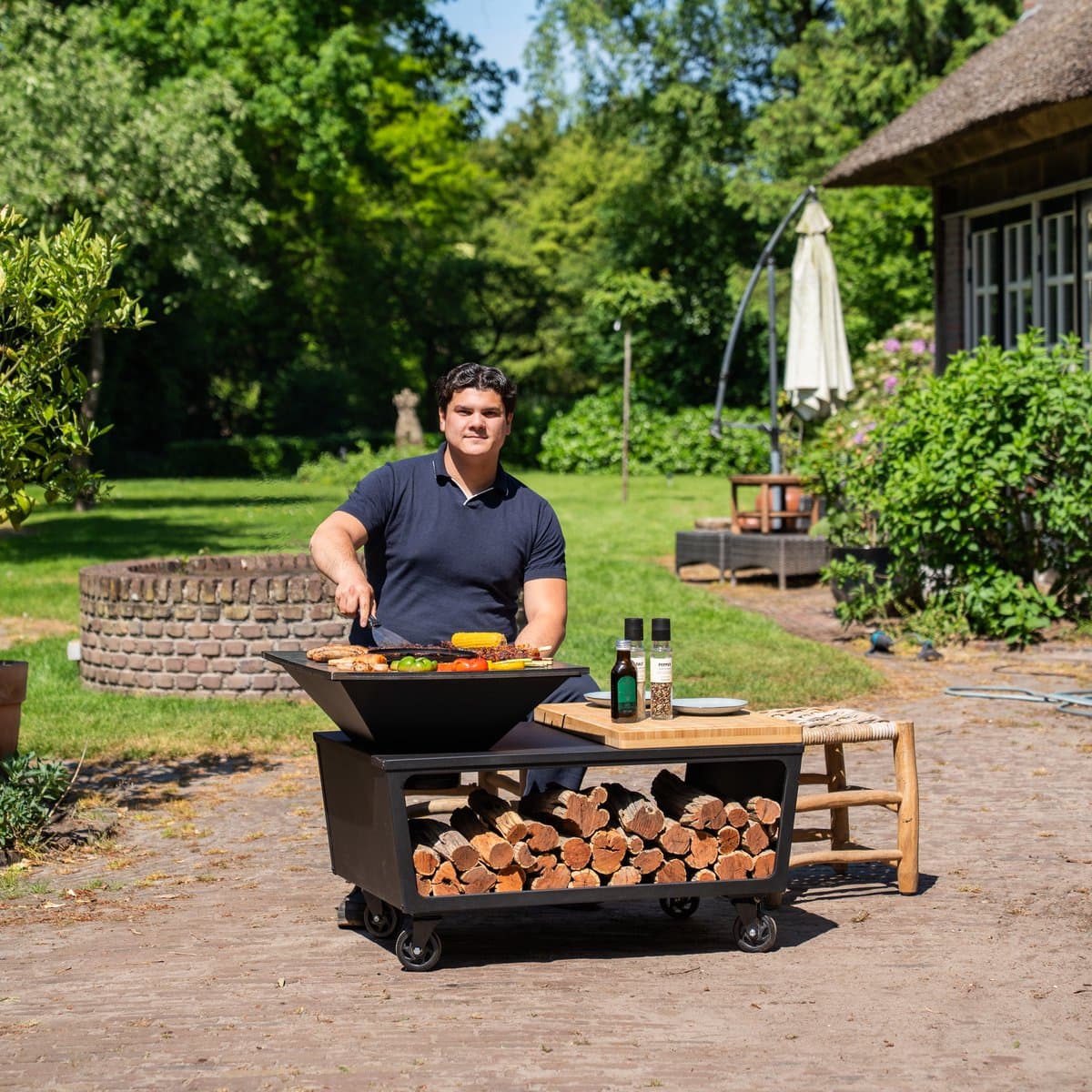 RJRoyal Living Plancha grill BBQ Compania grillring met snijplank en hoes en houtopslag vuurschaal rvs buitenkeuken grillring voor buiten — afbeelding 1