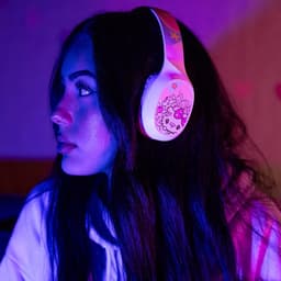 Hello Kitty - draadloze over-ear koptelefoon - 30 uur speeltijd - microfoon - bluetooth 5.3 - verstelbaar — thumbnail 4