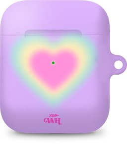 xoxo Wildhearts hoesje geschikt voor Airpods 1/2 - Daydreamer - Ook als telefoonhoesje verkrijgbaar - schokbestendige case geschikt voor Airpod 1 en 2 - koptelefoon case - Kleurrijke case - hoesje met hartje print - roze / paars — thumbnail 1