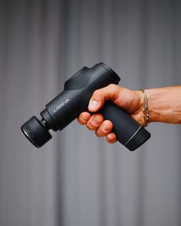 Reeva Massage Gun - Ember Pro - Thermo Massage - Warm & Koud - Incl. Draagtas en 5 Opzetstukken - Massage Apparaat - Massagegun - Massage Pistool - Zwart — thumbnail 5