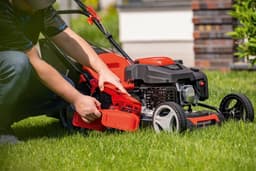 Scheppach Grasmaaier Benzine MS225-53 - Zelfrijdend - Mulchfunctie - 53cm maaibreedte - 4-takt - 224cc - 6pk - Voor tuinen tot 1800m² - met 65L opvangbak — thumbnail 2