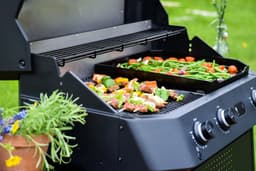 Cozze® G-800 Combo Plancha BBQ Grill - 3 Gasbranders - Gasbakplaat & BBQ voor Buiten Koken - 30 mbar - Inclusief Gratis BBQ Set - Outdoor Cooking Station — thumbnail 3