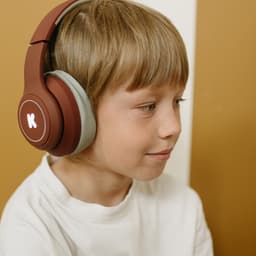 KIDYWOLF K-EARS Bluetooth Kinderkoptelefoon Rood – 85dB Volume Limiet, Draadloos & Opvouwbaar, LED - 8+ — thumbnail 5