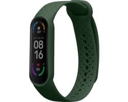 kwmobile horlogebandje geschikt voor Xiaomi Mi Smart Band 6 / Mi Band 6 / Band 5 polsband - Smartwatch bandje van TPU - Activity tracker horloge band in donkergroen
