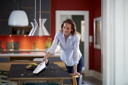 Nilfisk Quick 20V Wit – Draadloze kruimelzuiger met krachtige 20V accu, 12 minuten gebruiksduur en laadstation — thumbnail 3