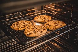 Knapperige ovenschaal met antiaanbaklaag en bakplaat voor luchtfriteuse – 2 stuks — thumbnail 2