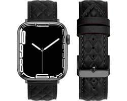 By Qubix - Geschikt voor Apple Watch bandje - Leren bandje met diamant patroon - Zwart - Geschikt voor Apple Watch 38 mm / 40 mm / 41 mm / 42 mm - Smartwatch bandje - leren smartwatchbandje - Horlogebandje