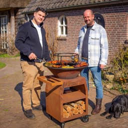 RJRoyal Living BBQ Plancha Grill Maestro Ø70cm Cortenstaal - Met Grote wielen en houtopslag vuurschaal — thumbnail 1