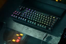 Razer Huntsman V2 Tenkeyless Keyboard (Purple Switch) - US Qwerty Layout — thumbnail 3