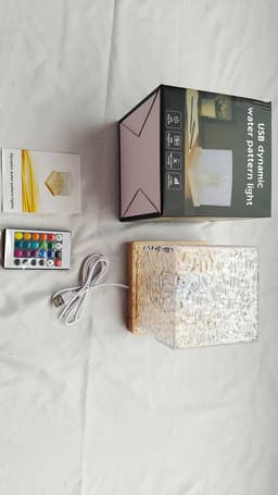 LED-sterrenprojector - Galaxy-projector - Sfeerverlichting - Nachtlampje voor naast het bed - Decoratieve verlichting - Met afstandsbediening - 16 kleuren - Geschikt voor volwassenen en kinderen - 13 cm * 13 cm - Perfect voor feestjes — thumbnail 3