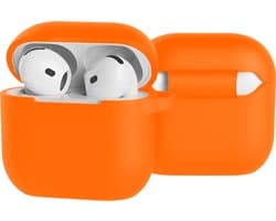 Case - Geschikt voor Apple AirPods 4 - Siliconen Hoes met Clip - Silicone Hoesje Cover - Oranje