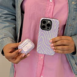 xoxo Wildhearts hoesje geschikt voor AirPods 4 - Main Character - Ook als telefoonhoesje verkrijgbaar - schokbestendige case - koptelefoonhoesje - Glimmende afwerking - Beschermhoes met zebraprint - dierenprint hoesje - Paars - Groen — thumbnail 3