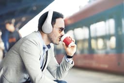 Motorola Pulse Escape - Draaloze Over-ear Bluetooth Koptelefoon - Microfoon - Waterbestendig - Wit — thumbnail 14