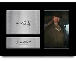 TV Ster Foto - Gedrukte Handtekening Foto - Fan Collectie - Afdrukkwaliteit Replica - A4 30x21 cm - Zwart