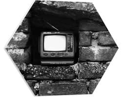 PVC Schuimplaat Hexagon - Ouderwetse Televisie in de Muur (Zwart-wit) - 50x43.5 cm Foto op Hexagon (Met Ophangsysteem)