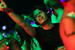 Silent Disco Compleet - Set met 16 koptelefoons, 1 zender en laadsysteem — thumbnail 3