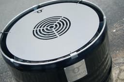 BarrelQ Big - Houtskoolbarbecue met Teppanyaki Grillplaat - Zwart Staal - Ø57x87 cm - 200L - Vuurkorf & Statafel - Inclusief Beschermhoes — thumbnail 5