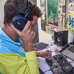 Hercules HDP DJ45 - Bedrade DJ Koptelefoon - 20-20.000 Hz - 95 dB @ 1 Vrms - 3,5mm / 6,35mm - Zwart — thumbnail 4