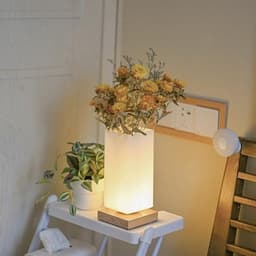 Dimbare tafellamp met melkglazen kap en USB-aansluiting, ideaal voor sfeervolle verlichting in slaapkamer, woonkamer of kantoorruimte — thumbnail 3