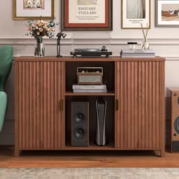BROTTAR 47,2" platenspelermeubel bruin met geribbelde deuren, vinylplatenkast voor 7"/10"/12" LP's, 16 opbergvakken, stofvrije opberging, mid-century design voor woonkamer en muziekhoek — thumbnail 1