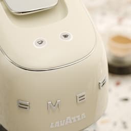 SMEG Lavazza Koffiecupmachine A Modo Mio - 900 ml - 50's Style - Crème — thumbnail 4