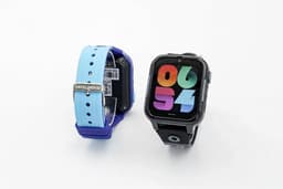 SavelineKids GPS Horloge Met gratis Simkaart en gratis mini tracker - SOS Knop - NL TALIGE EIGEN APP - Afluisteren - Elke polsmaat - HD Camera - Whatsapp en SMS - Videobellen - Smartwatch Kind - GPS Tracker Kind - Smartwatch Kinderen - Saveline kids — thumbnail 1