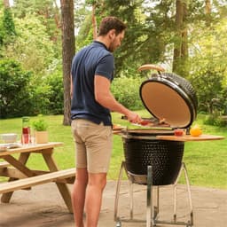 Klarstein kamado grill - om te grillen, slow cooking, roken of bakken, verwijderbare zijpanelen, keramiek, roestvrij staal, bamboe, thermometer van 0-450 °C, 3 wielen, 75 x 132 x 125 cm, zwart — thumbnail 5