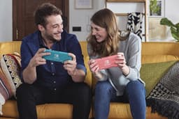 Nintendo Switch Lite - Coral — thumbnail 2