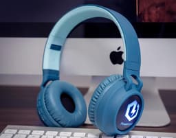 PowerLocus Buddy Draadloze On-Ear Koptelefoon voor Kinderen, LED lampjes, 85db Limiet, met Microfoon, Micro SD poort - Blauw — thumbnail 10