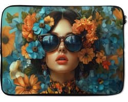 Laptophoes 14 inch - Vrouw - Bloemen - Oranje - Blauw - Modern - Laptop sleeve - Binnenmaat 33x23 cm - Zwarte achterkant