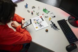 LEGO® Fortnite® Peely en Sparkplugs Kamp - 77075 — thumbnail 5