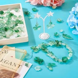100 gram groene matte acryl kralen mix met bloemen, bogen, vlinders en bladeren voor het maken van unieke DIY sieraden en creatieve projecten — thumbnail 4