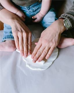 Voetafdruk- en handafdrukset voor baby's in vierkante bewaardoos — thumbnail 4