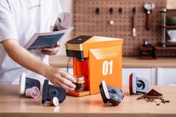 Capadeli 4 in 1 Multi Capsule Koffiemachine Compatibel met Nespresso, Dolce Gusto, K-Cup en Gemalen Koffie (Oranje) — thumbnail 4