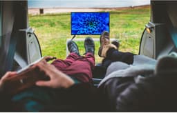 MEDION Full HD TV 59,9 cm (24 inch) (perfect voor camping, camper, vrachtwagen, tuin, 12V auto-adapter, triple tuner, HDMI, USB), MD824000, zwart — thumbnail 7
