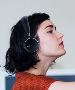 AKG Y500 Wireless Bluetooth Koptelefoon - Zwart — thumbnail 5