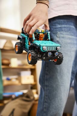 LEGO Technic Jeep Wrangler Rubicon SUV 42227 — thumbnail 3