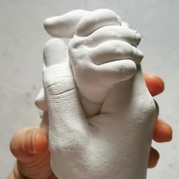 Handenbeeld | Handafdruk | Gipsafdruk | GipsHanden | Hand | 3D | Basis Pakket bestaat uit 150 gram Casting Mix Poeder & 350 gram Gips | Bodycasting | Extensso® | Gipsafdruk | Alginaat | Een herinnering | Hobby Pakket | Bodycasting | Handbeeld — thumbnail 4