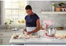 KitchenAid keukenmachine - Artisan - In hoogte verstelbare kom - 375 W - 11 snelheden - 3 RVS accessoires - 6,6L - Roze — thumbnail 3