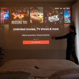 STOBE® Mini Cinema - Draagbare Mini beamer - Alles in één TV beamer - Mini projector geschikt voor smartphone Iphone en Andoid - 4K support - Ultra HD - WIFI - Bluetooth — thumbnail 5