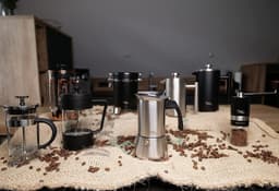 Milu Percolator voor Inductie | 2, 4, 6, 9 Koffiekopjes | RVS Espresso Maker met Onderzetter, Lepel en Borstel | 300ml / 6 Kopjes Moka Pot — thumbnail 4