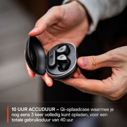 Arctis GameBuds — Zwart — Quick-Switch 2.4-GHz + Bluetooth 5.3 — Actieve Noisecancellation — Mobiele app met audiopresets — Waterbestendig IP55 — 40 uur accuduur met Qi-oplaadcase — PC, PS4 & PS5 — thumbnail 5