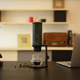 Outin - Universele koffie standaard - compatibel met de Outin Nano espressomachine - Verstelbaar in hoogte - Siliconen stootkussen voor plaatsing espressomachine — thumbnail 2