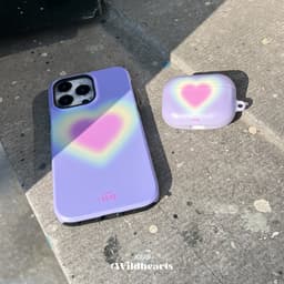 xoxo Wildhearts hoesje geschikt voor Airpods Pro 1 / Pro 2 - Daydreamer - Ook als telefoonhoesje verkrijgbaar - schokbestendige case geschikt voor Airpod Pro (2) - koptelefoon case - Kleurrijke case - hoesje met hartje print - roze / paars — thumbnail 2